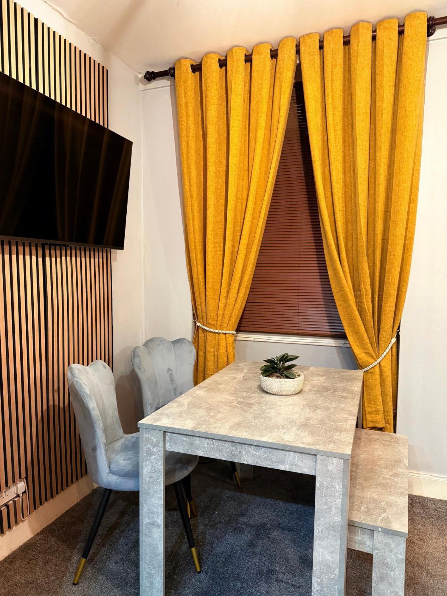Two Bedroom Apartment-Central Edinburgh-Old Town-Licensed Buitenkant foto
